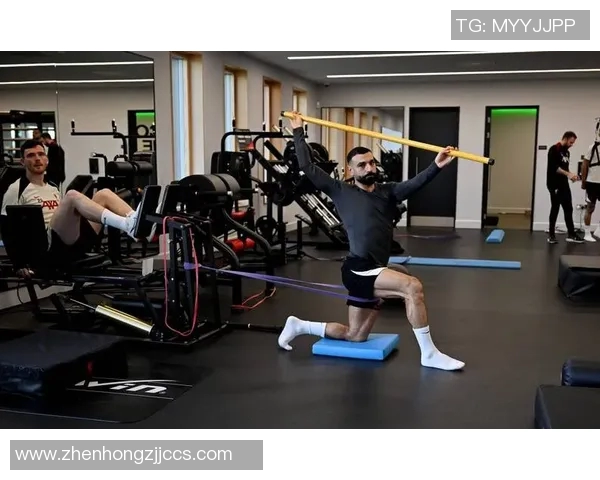 足球明星的健身秘诀揭秘如何打造完美体型与超强耐力 足球明星的健身秘诀揭秘如何打造完美体型与超强耐力